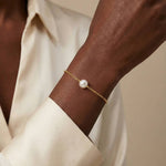 Naya Bracelet close-up — 18k gold thin chain detail by Soleil à Deux