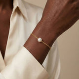 Naya Bracelet close-up — 18k gold thin chain detail by Soleil à Deux